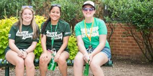 Freshman Move In 2016. Photo by: Ron Aira/Creative Services/George Mason University