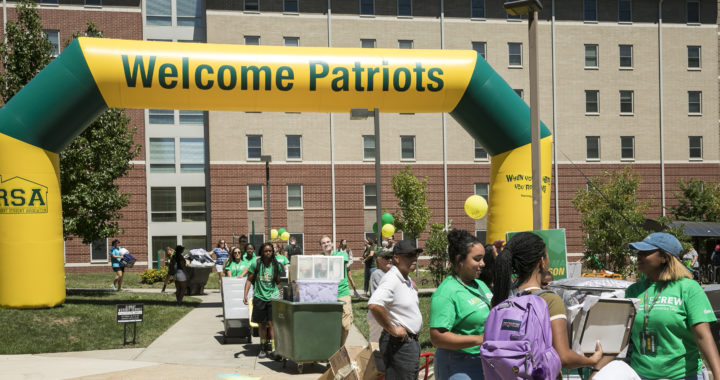 Stuents Organizers Welcoming New Students